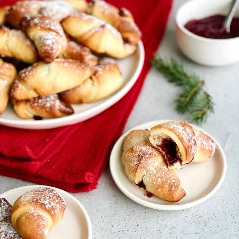 rogaliki drożdżowe z marmoladą