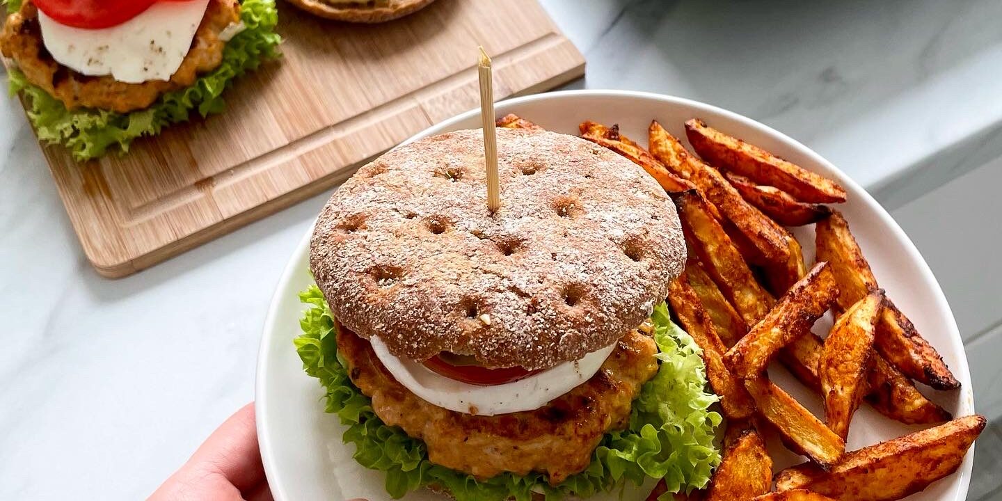 Domowe burgery drobiowe
