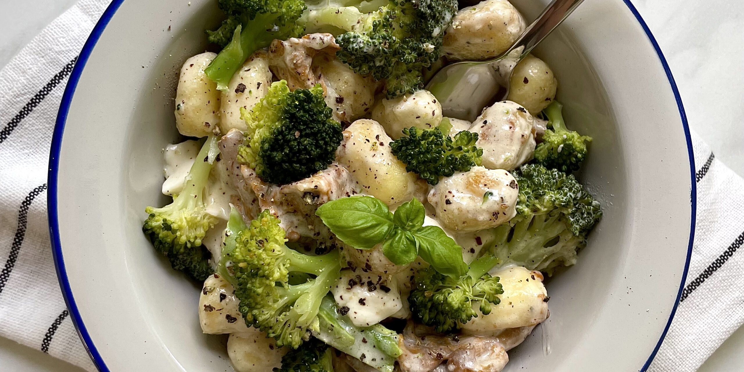 Gnocchi z kurkami i brokułami