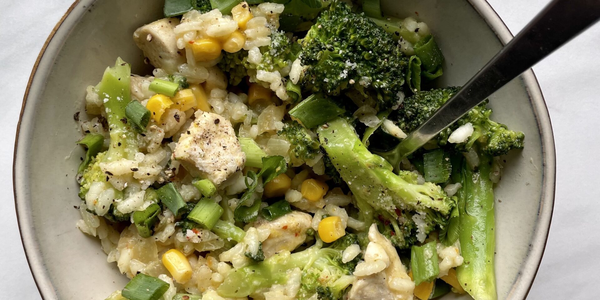 Risotto z kurczakiem, brokułami i kukurydzą
