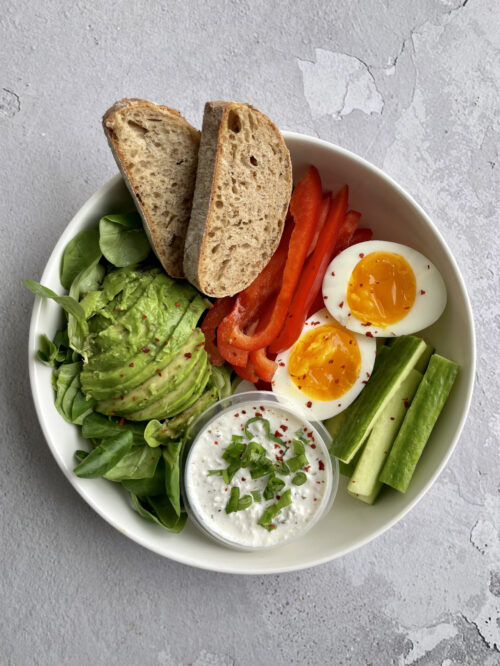 Śniadaniowy bowl z jajkiem