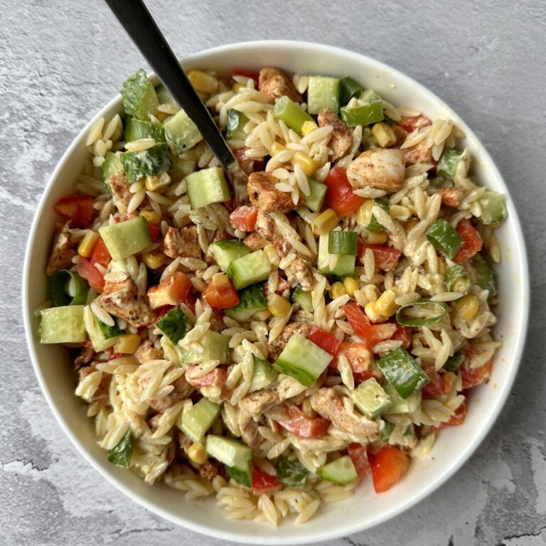 Sałatka z makaronem orzo