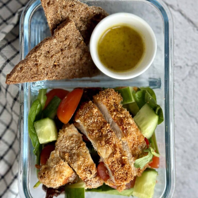 lunchbox z pieczonym kurczakiem