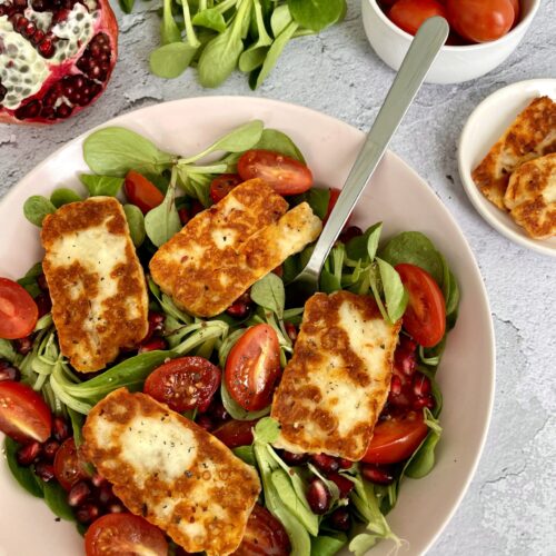 sałatka z serem halloumi