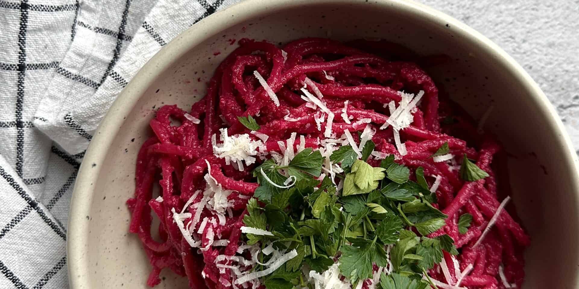 spaghetti z pesto z buraka