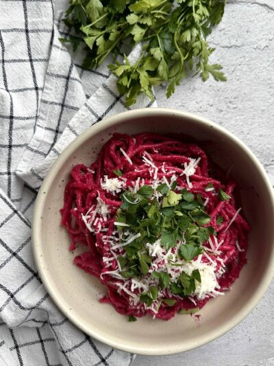 spaghetti z pesto z buraka